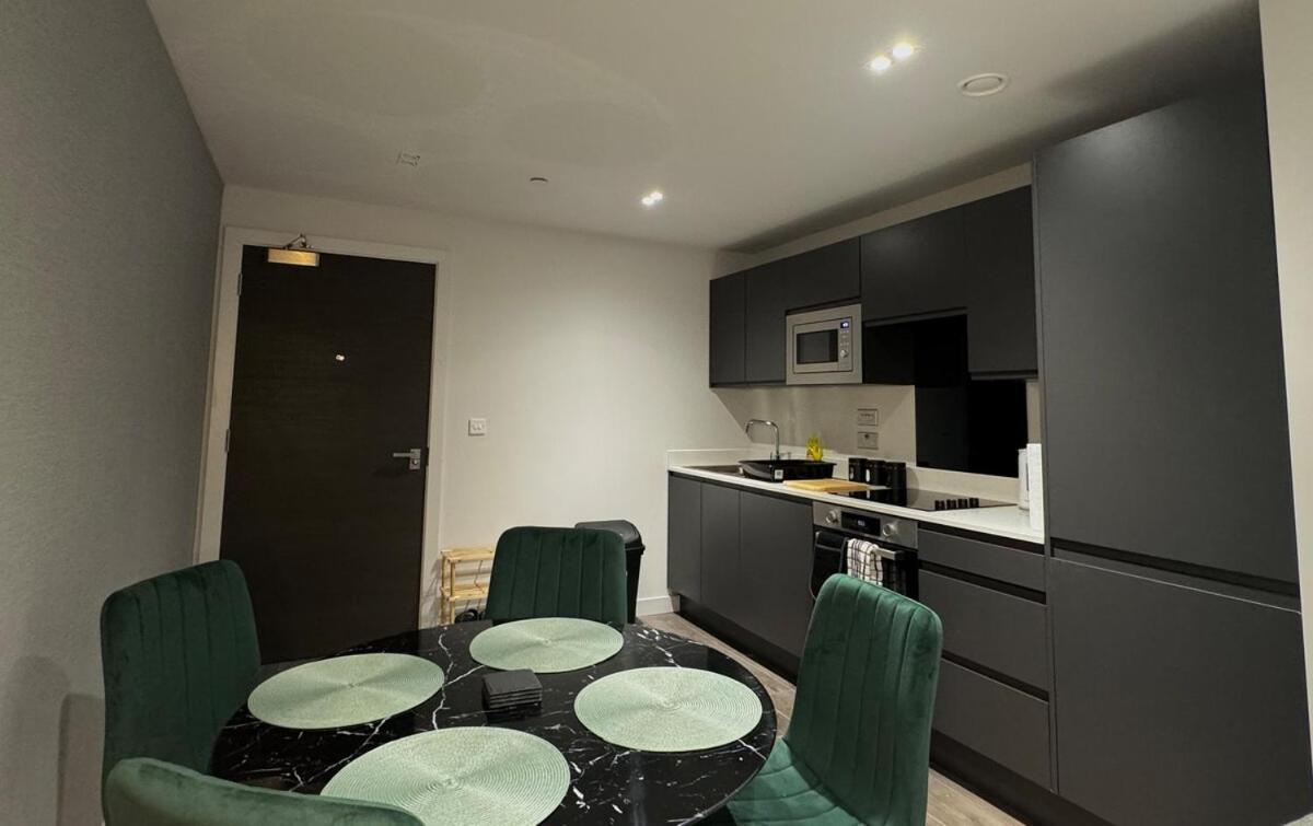 Modern 2-Bedroom Apartment In Heart Of Ліверпуль Екстер'єр фото