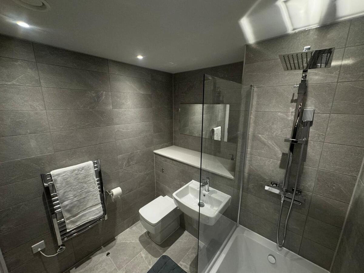 Modern 2-Bedroom Apartment In Heart Of Ліверпуль Екстер'єр фото