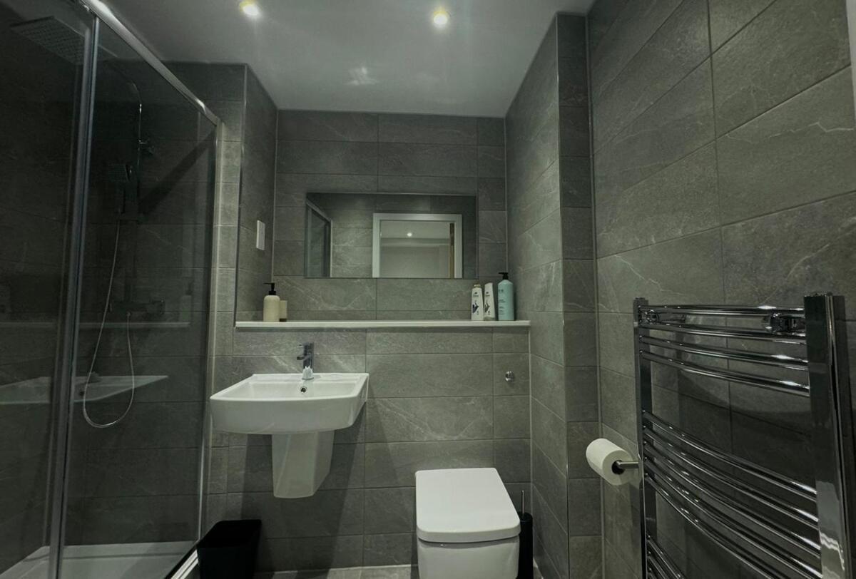 Modern 2-Bedroom Apartment In Heart Of Ліверпуль Екстер'єр фото